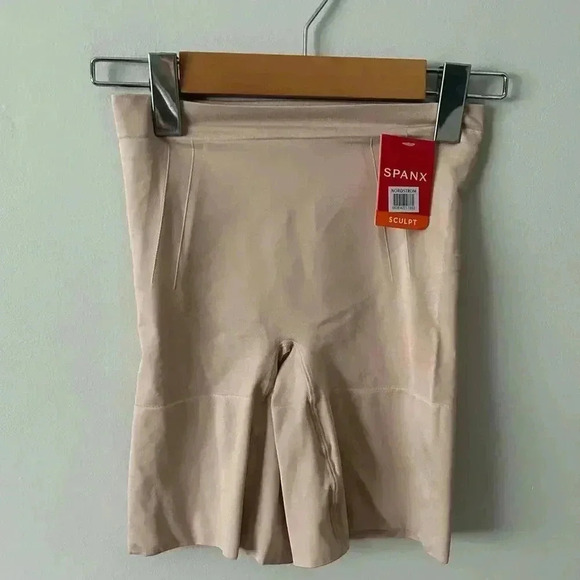NWT Spanx OnCore Mid-Thigh Short M - Picture 3 of 6